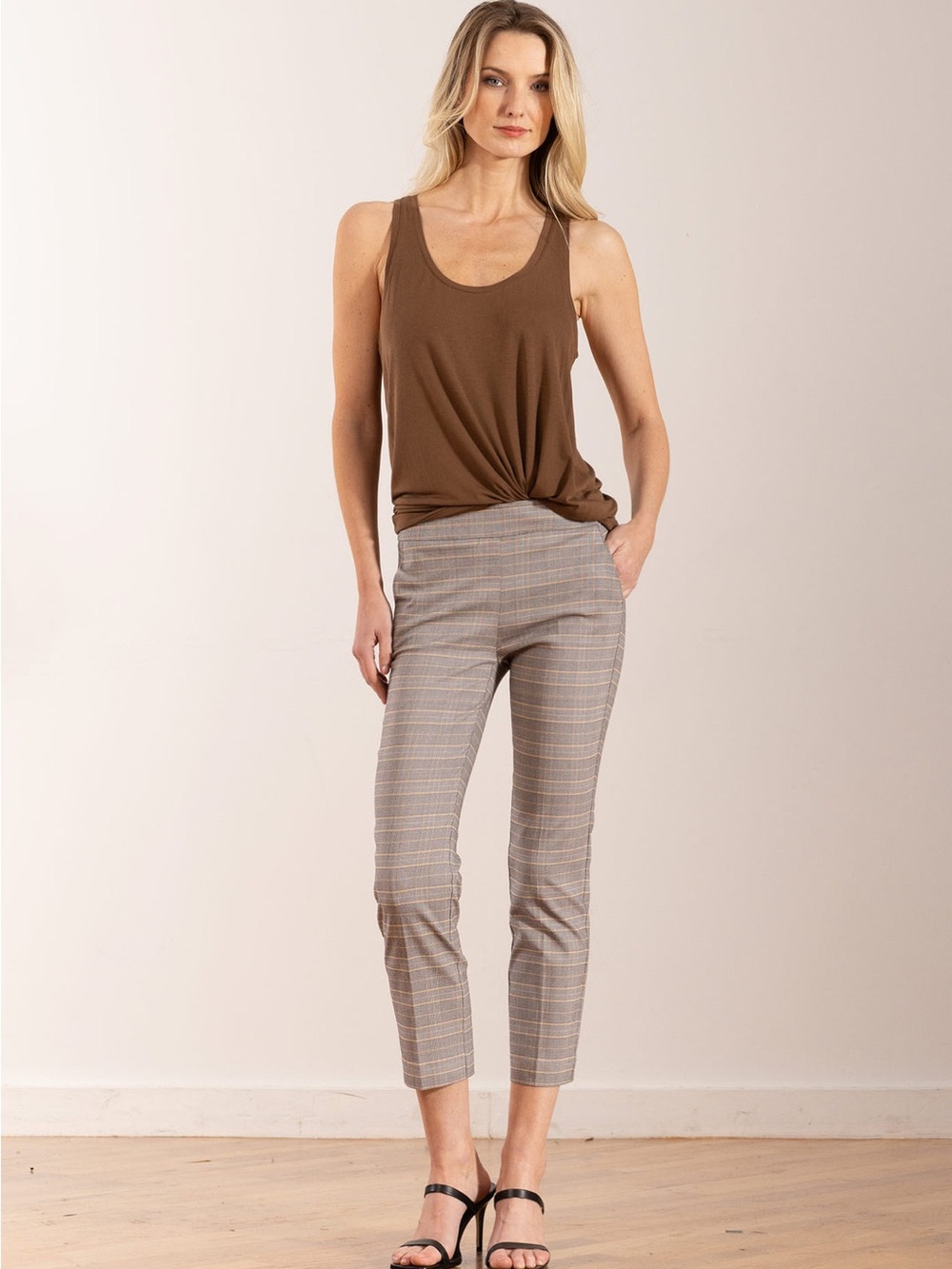 Avenue Montaigne Gray Plaid Sretch Trousers, Stretchy